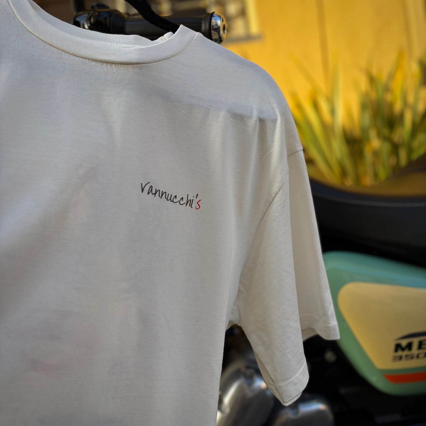 WINE FRIEND - t-shirt bianca vintage oversize con stampa
