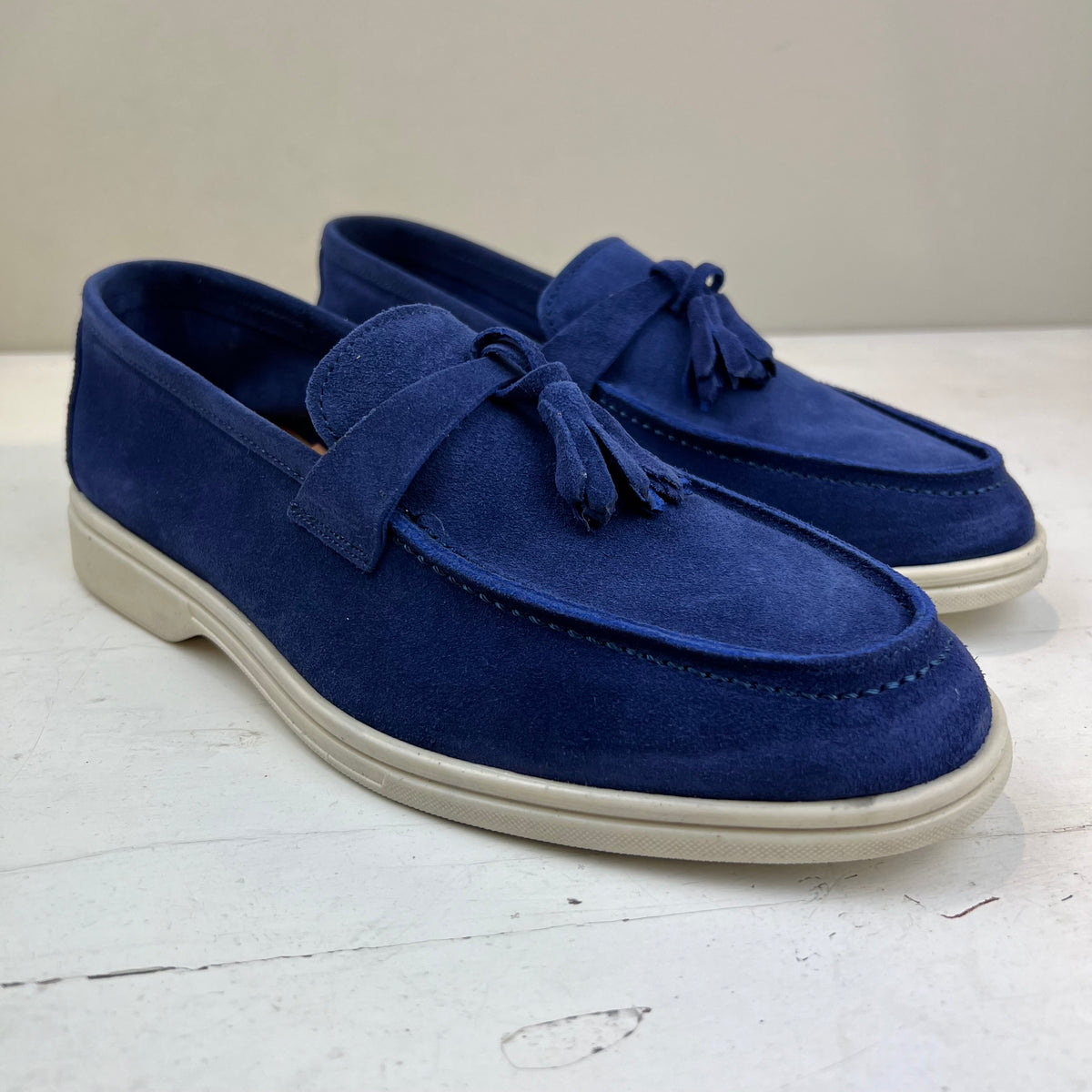 VERSILIA – mocassino camoscio con nappine