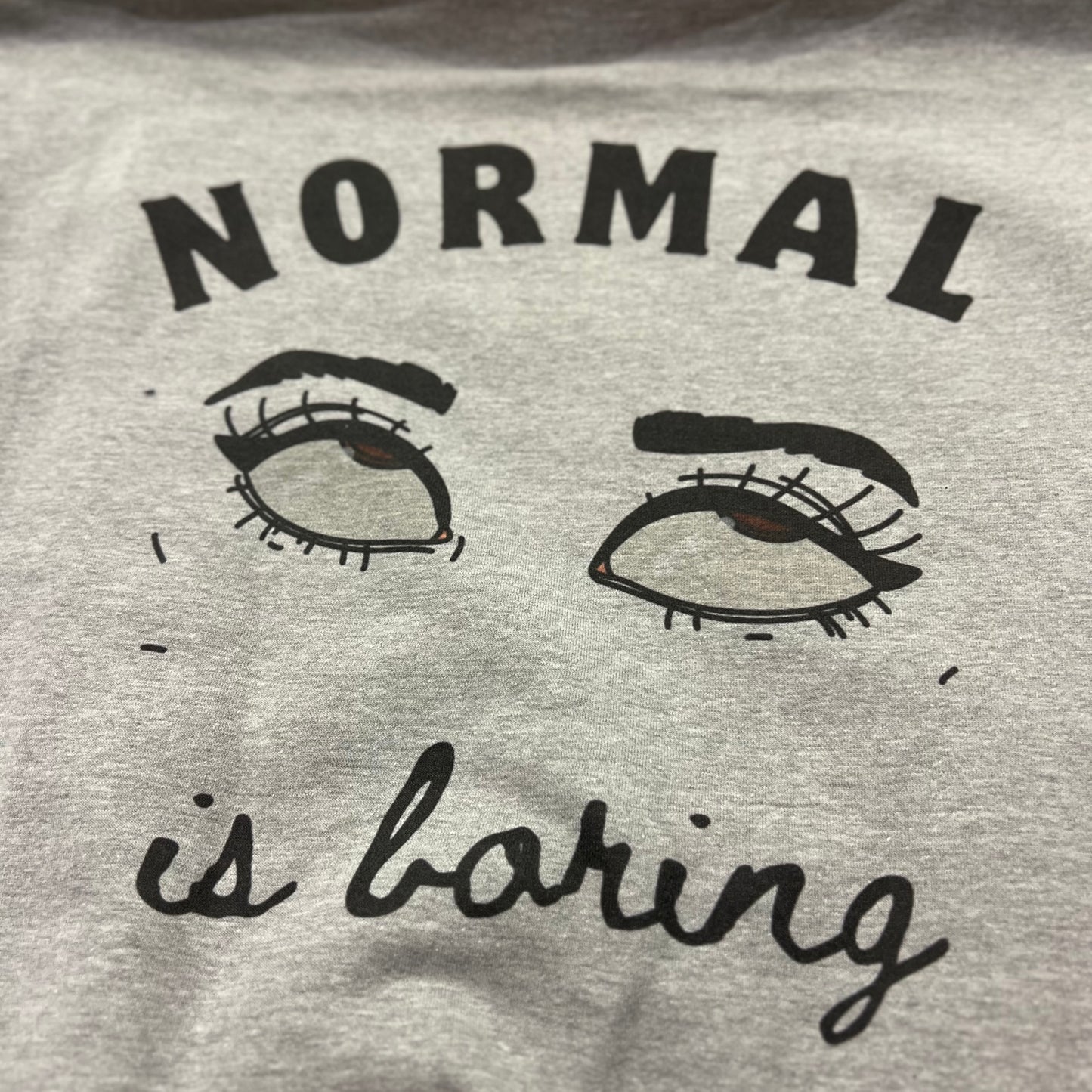 NORMAL IS BORING - felpa cappuccio grigia