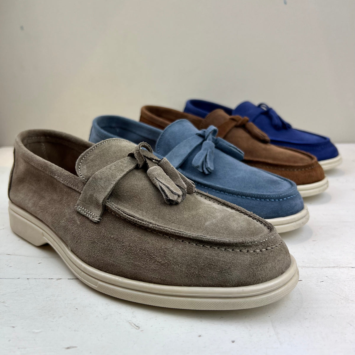 VERSILIA – mocassino camoscio con nappine