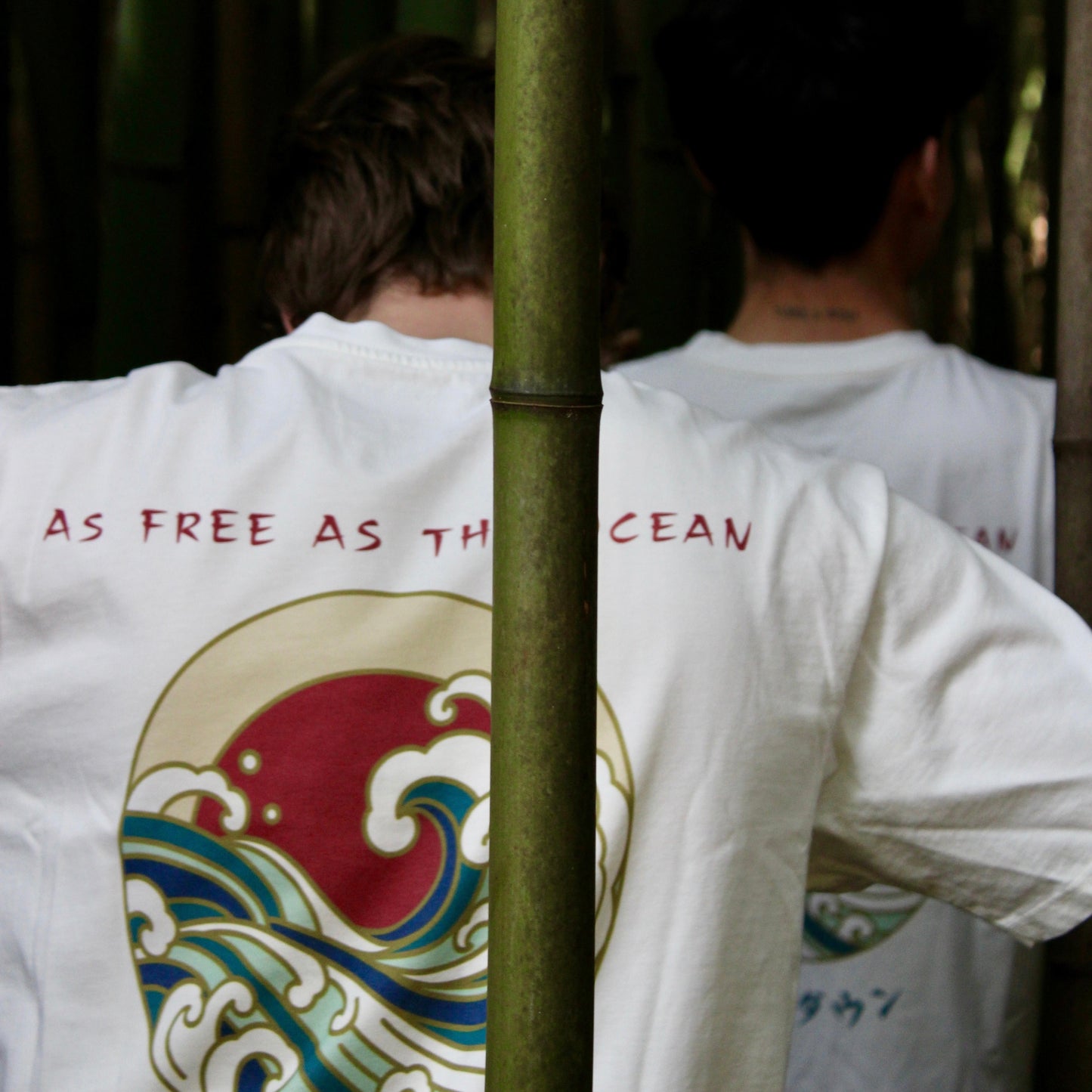 AS FREE AS THE OCEAN - t-shirt bianca vintage con grafica