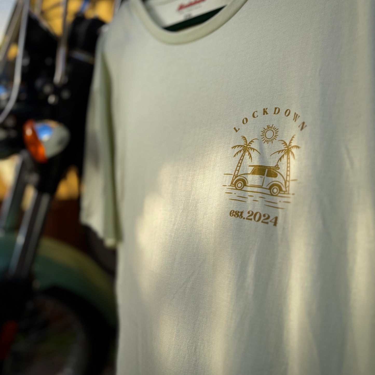 LESS STRESS LESS PROBLEMS - t-shirt verde menta con stampa