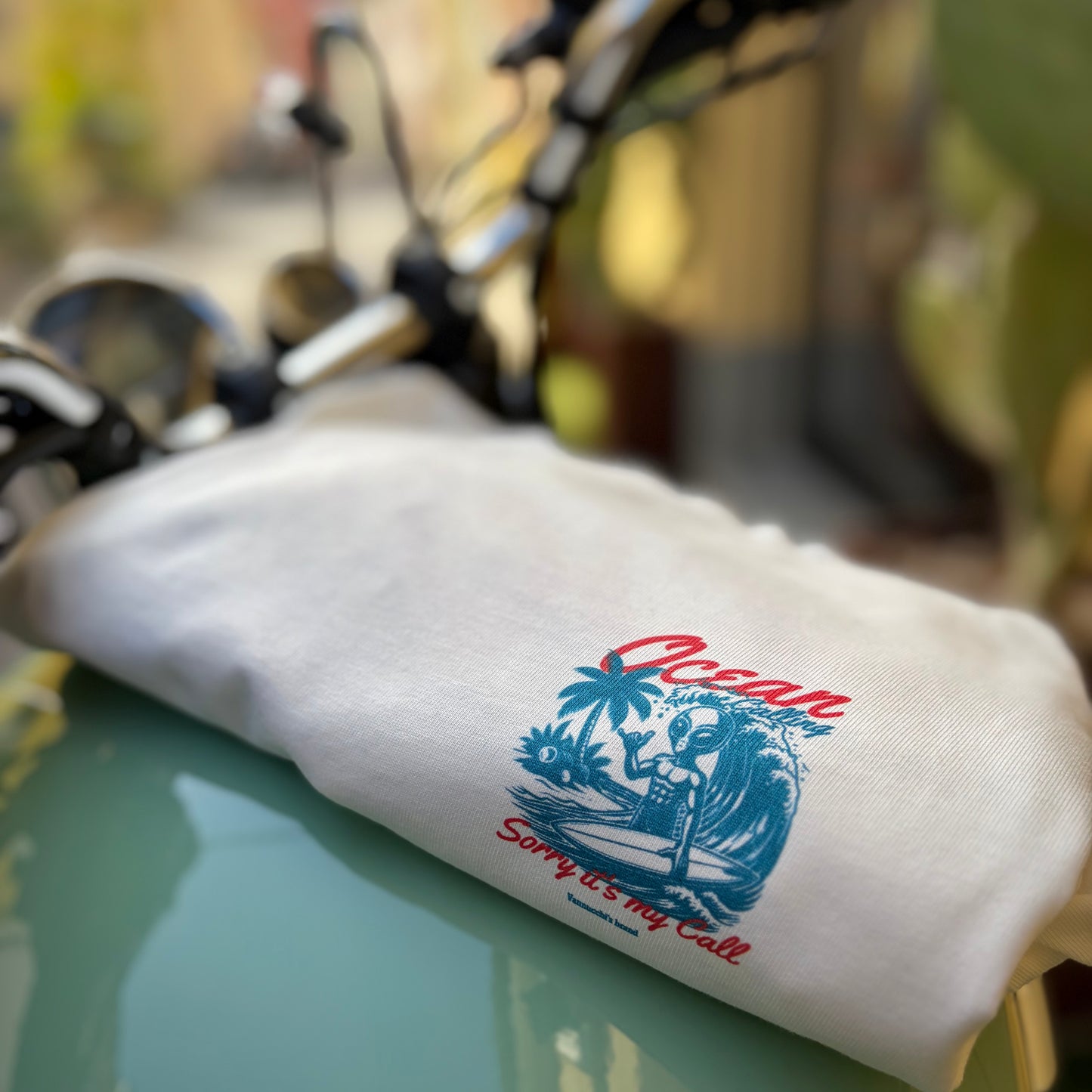 OCEAN CALLING - t-shirt bianca vintage oversize con stampa