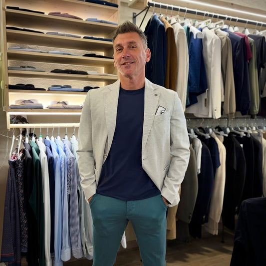 KOS – giacca sartoriale bianca dettagliata