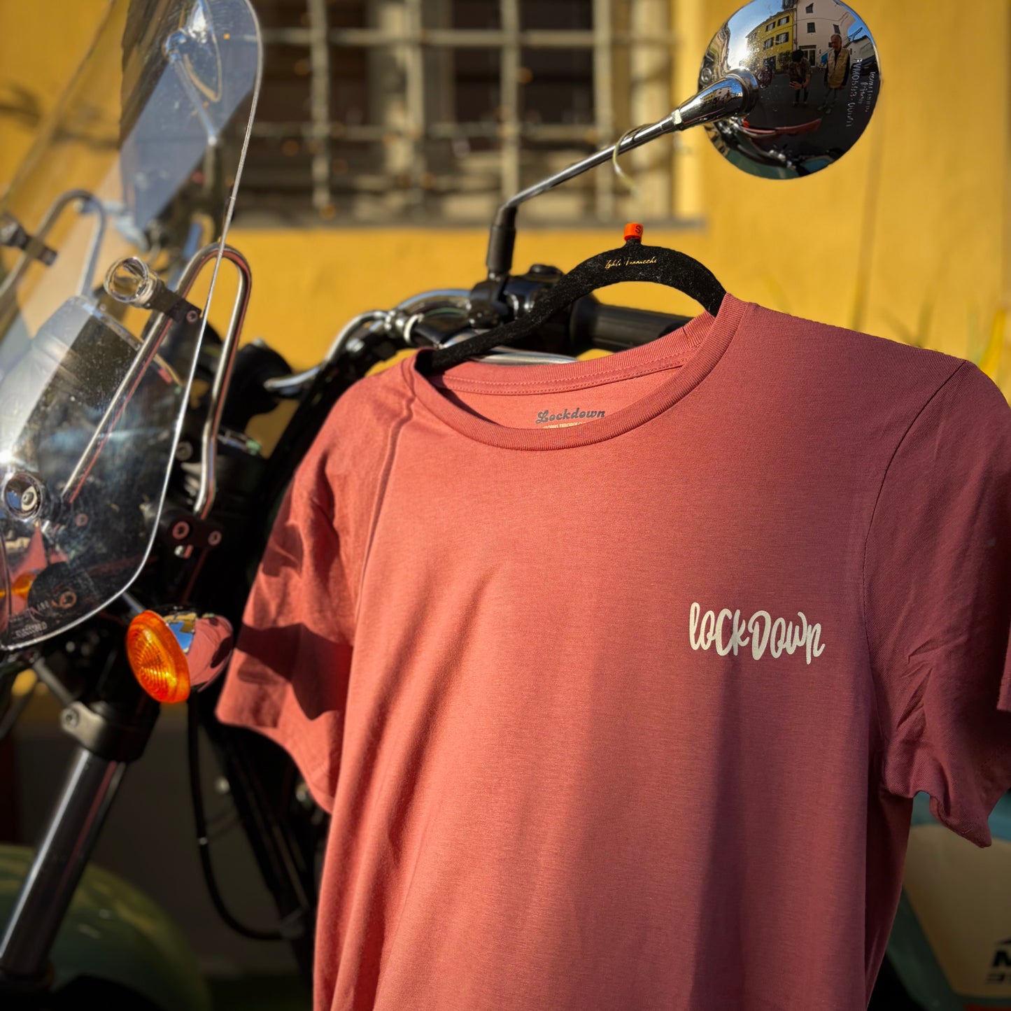 DESEO - t-shirt rosso tramonto con stampa