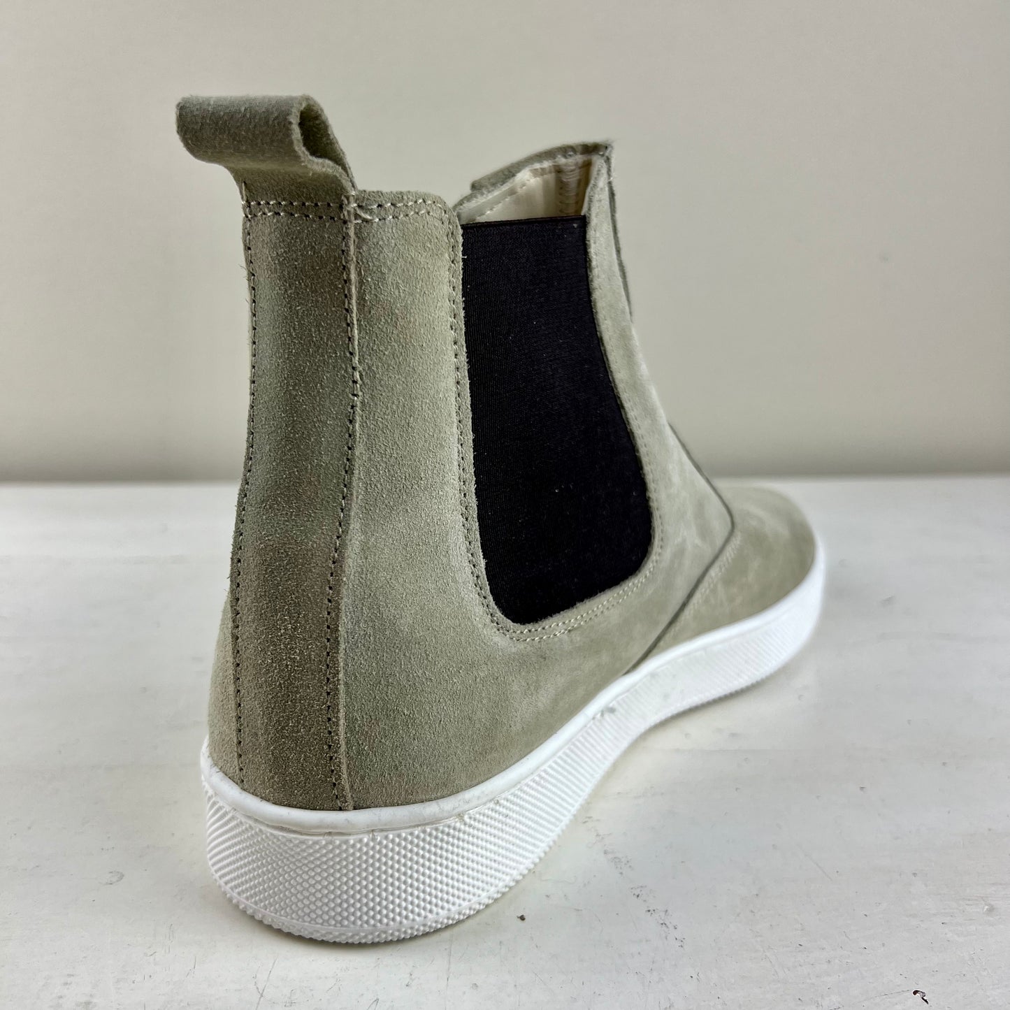 FRANCIS – scarpa alta in camoscio taupe